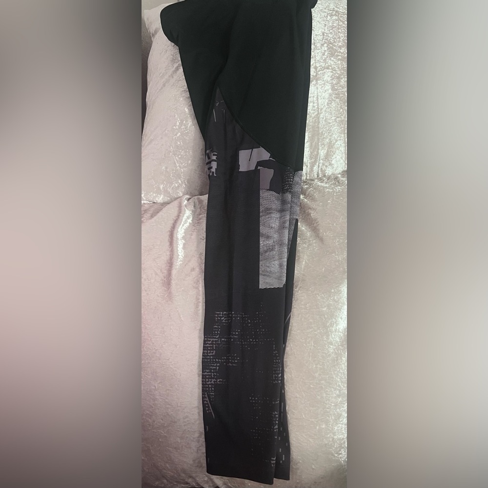 Black and purple under armor leggings Med